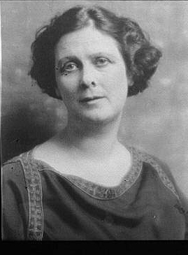 Portrait photograph of Isadora Duncan