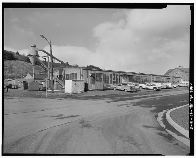 5. EXTERIOR VIEW LOOKING NORTH - Kodiak Naval Operating...