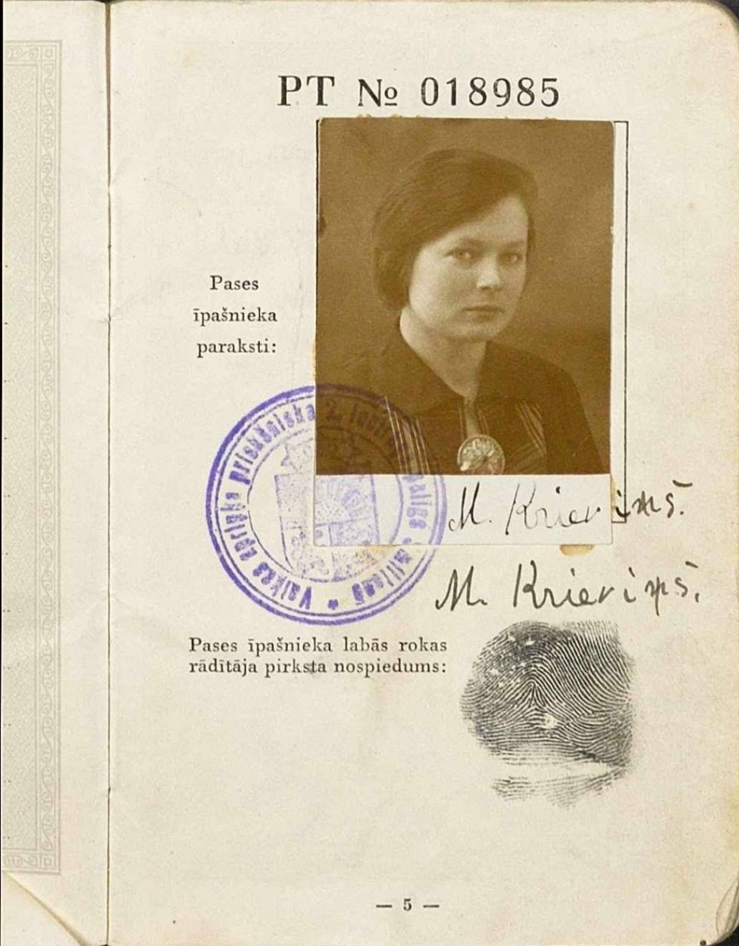 Martas Passport photo