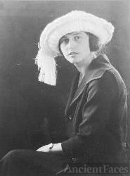 Lena Amalia (Ullrich) Broze, 1921