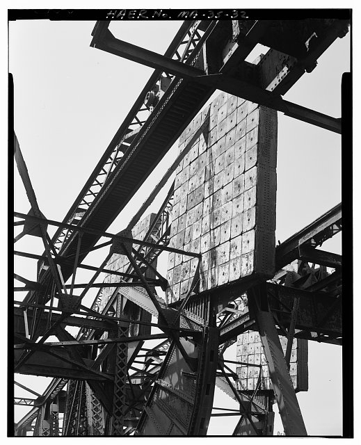 Detail of operating strut showing cogged underside,...