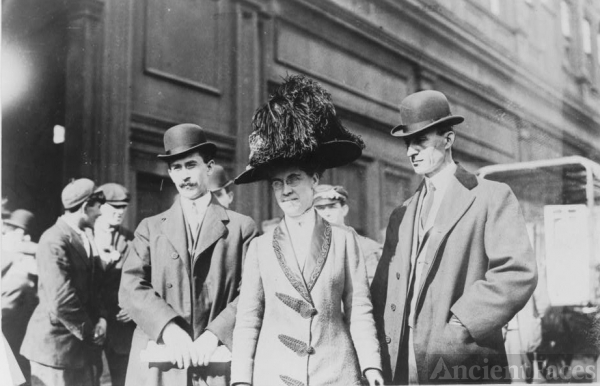 Orville, Katharine, and William Wright 1909