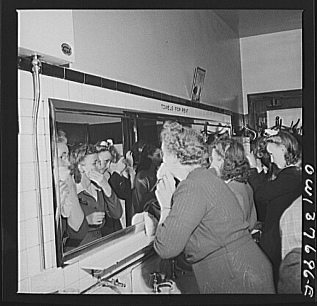 Chicago, Illinois. Passengers freshening up in the...