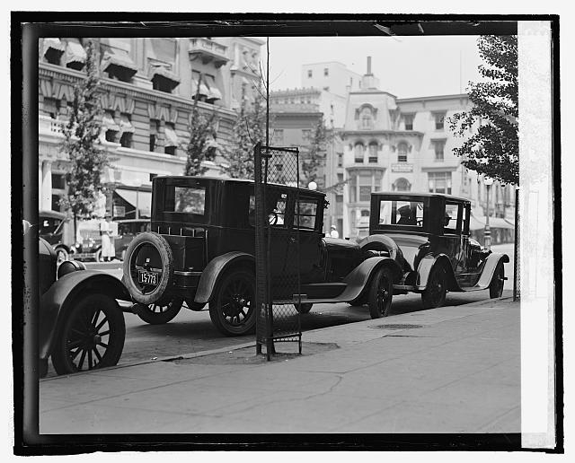 [Street scene, automobiles, Washington, D.C.]