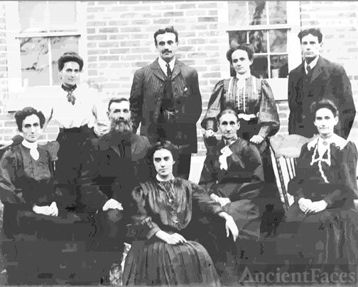 John & Mary Leduc with family, 1907