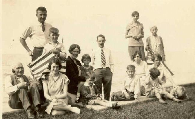Eva Swarthart next to dad Leon Smith