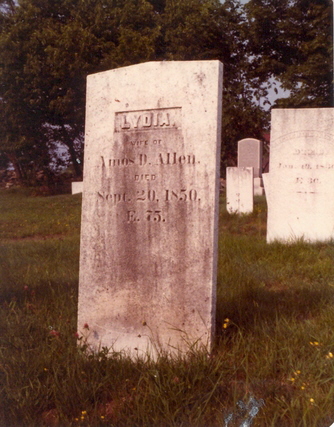 Lydia Tracy gravestone