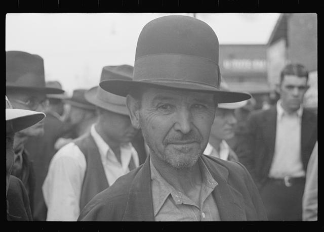 Medicine show audience, Huntingdon, Tennessee