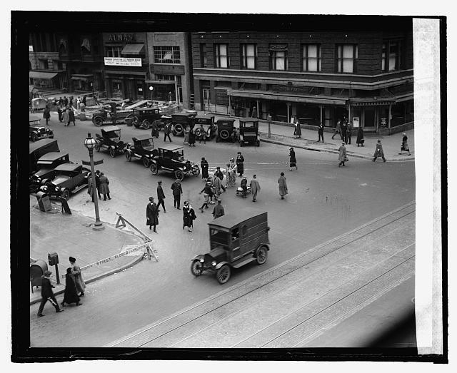 [Street scene, 13th & G Sts., Washington, D.C.]