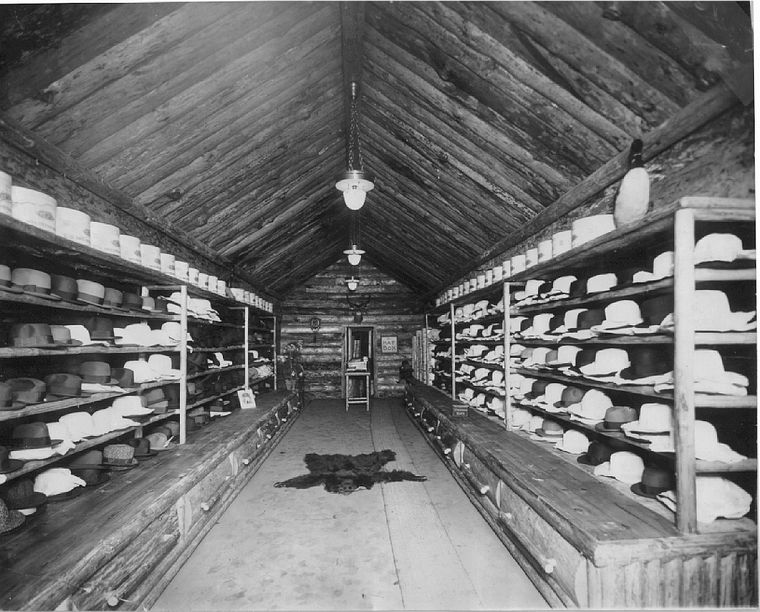 The Hat Box Store, 1915