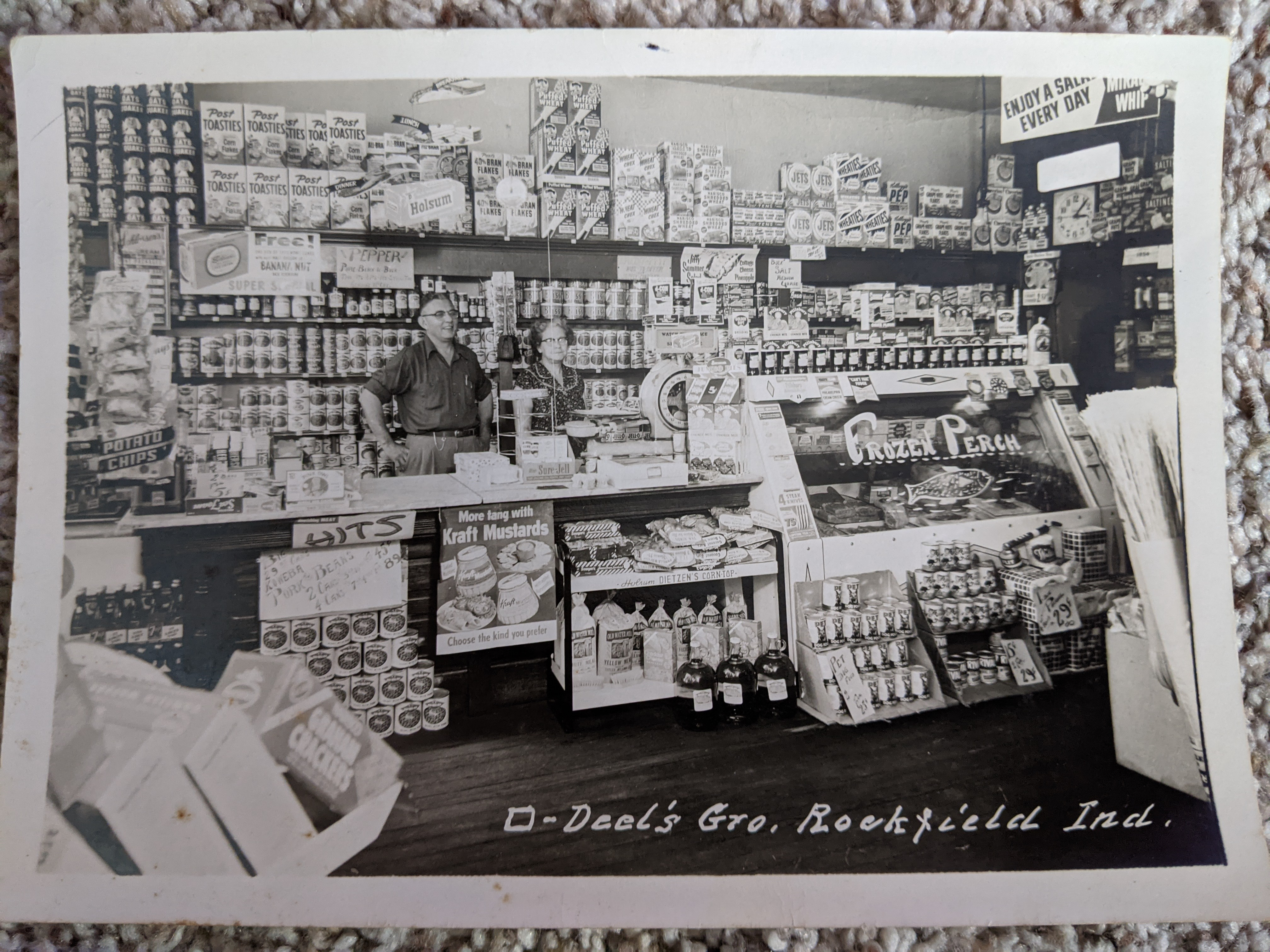 Deel grocery store