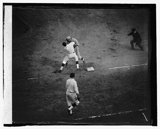 Harris out at 1st, 10/4/24