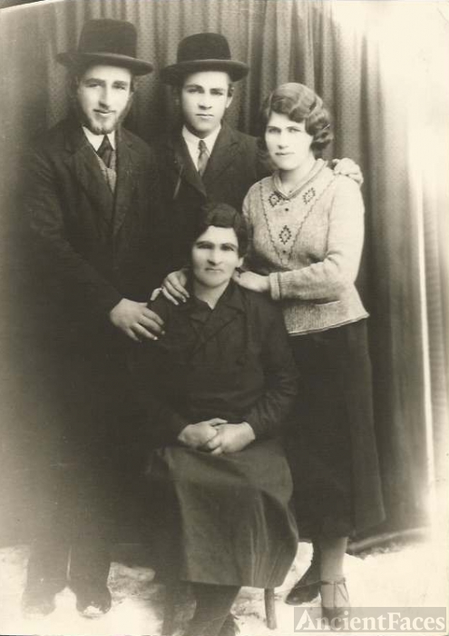 Edith Binah Franzblau Family, Poland