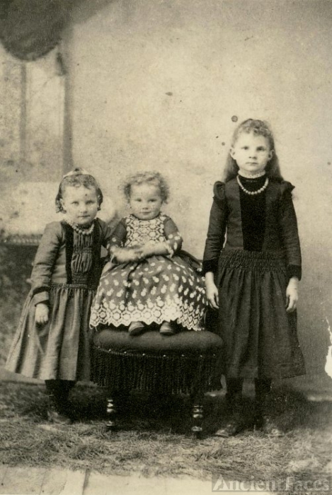 Sarah, Alice and Minnie Smith, 1888