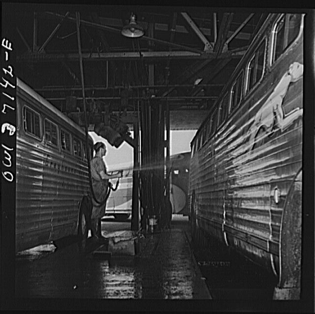 Pittsburgh, Pennsylvania. Washing a bus at the Greyhound...
