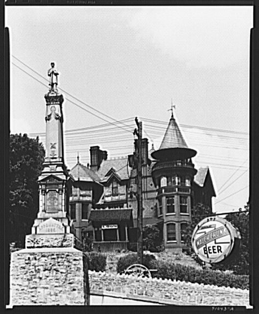 Monument to the "brave defenders of the Union." Broadway,...