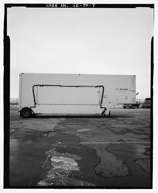 7. Payload transporter, right side, without truck cab -...