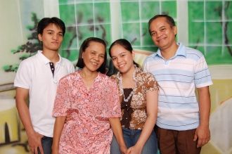 Balatayo family, Philippines 2006
