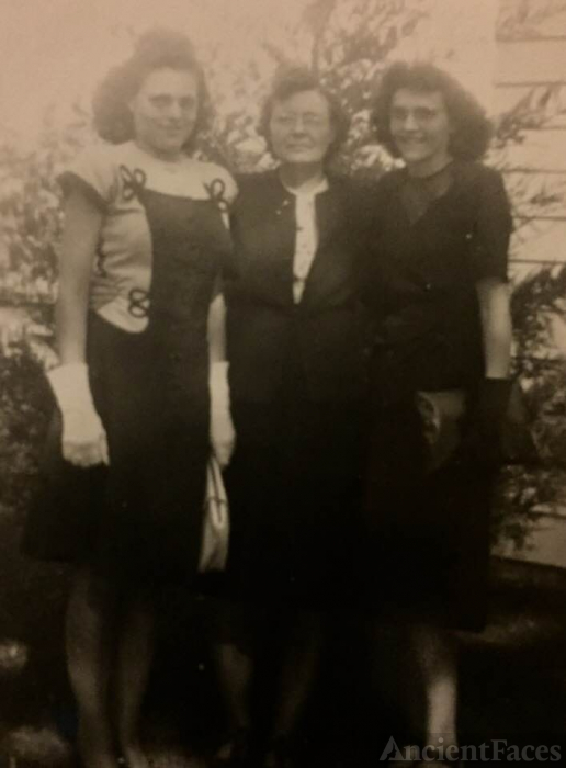 Juanita, Elsie and Hazel Moore