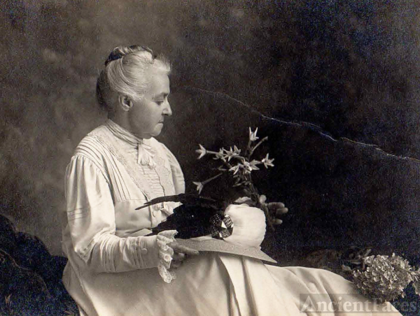 Anna (Kline) Moore Harmon, 1909 Iowa
