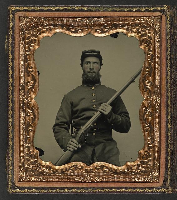 [Unidentified soldier in Union uniform with musket]