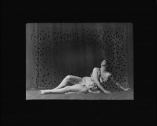 Isadora Duncan dancing