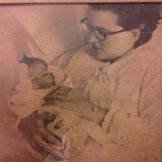 Carol Lee Shaben-Wentz--with daughter Brenda Wentz-Bell Newspaper 1000th patient 6 nov 1967