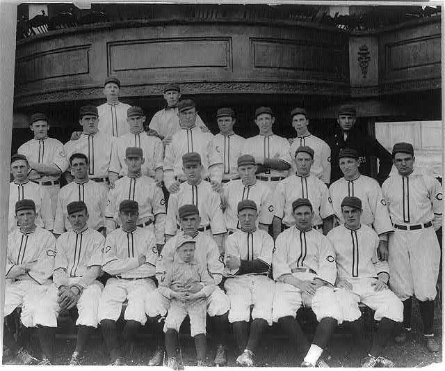 [Cincinnati Reds baseball team posed]