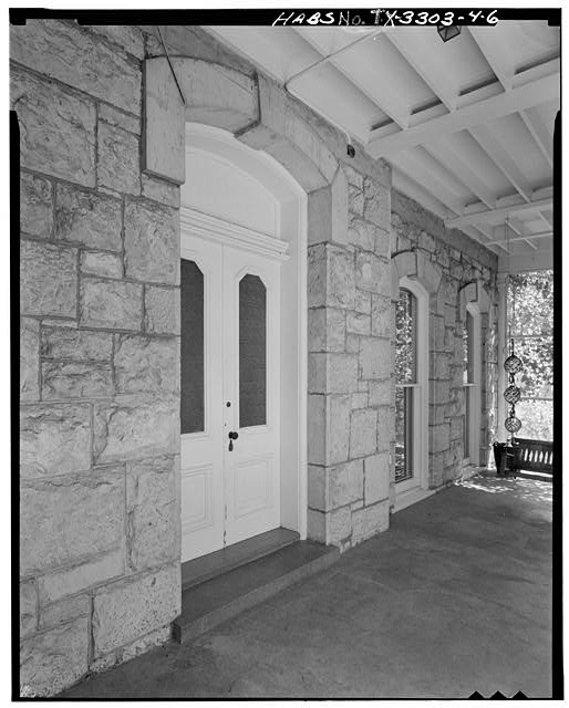 6. DETAIL OF FRONT ENTRANCE, SOUTH SIDE - Fort Sam...