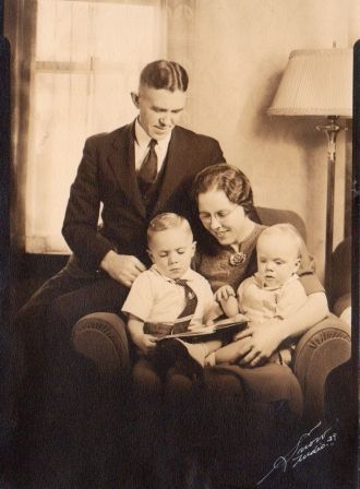 Reinhold Smuland Family, CT 1938