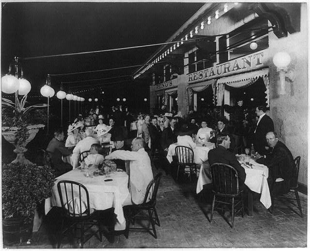 Night scene Reno's Restaurant
