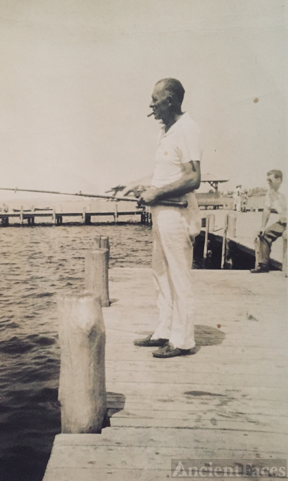 Lester Rowe Crawn