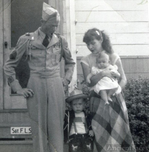 Floyd, Monnie, & Cherry Spence, 1952