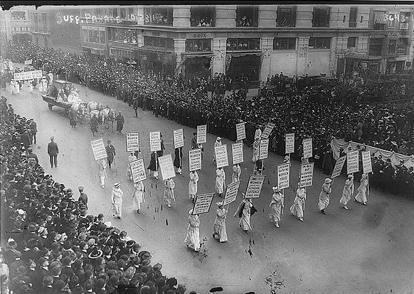 Suffragists marching, probably in New York City in 1913