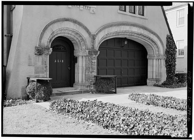 6. DETAIL, EAST FRONT, ARCHED ENTRANCES, OBLIQUE VIEW -...