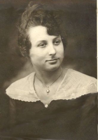 Aimee (Boorom) wife of Guy McDonald