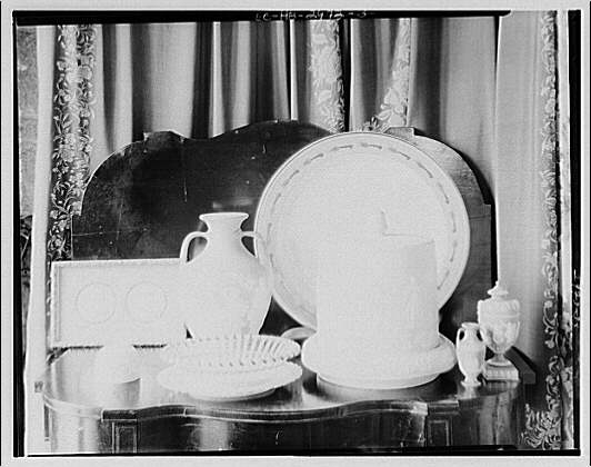 Furniture and other home furnishings. Assorted porcelain...