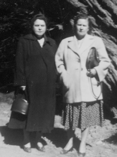 Bertha Lee Smith and her sister Elma S Smith