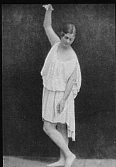 Isadora Duncan dancing