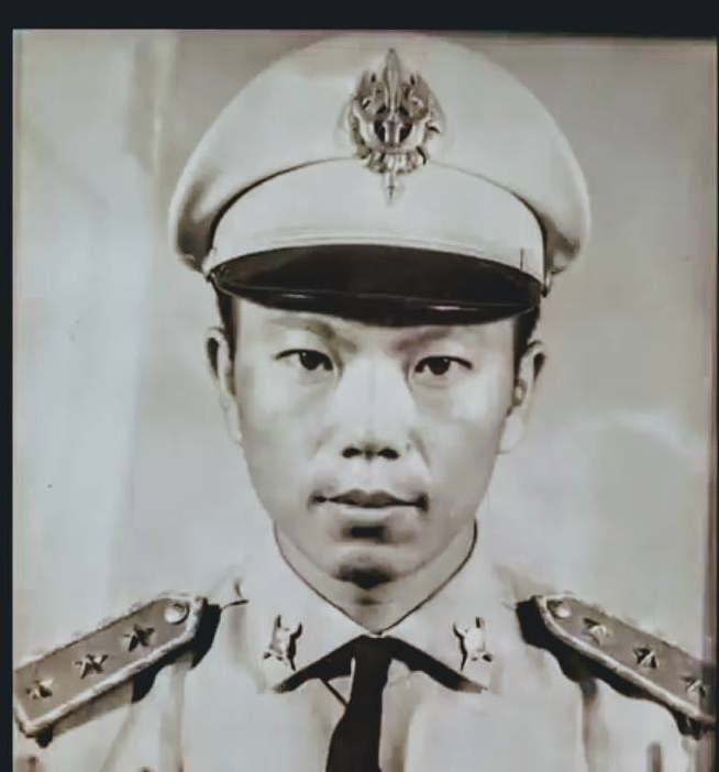 Commander Youa Chao Lee
