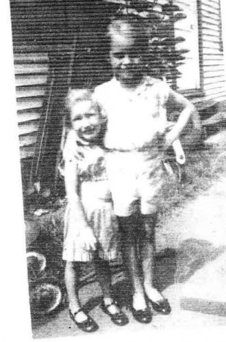 Deborah & Pam Thompson, WV 1959