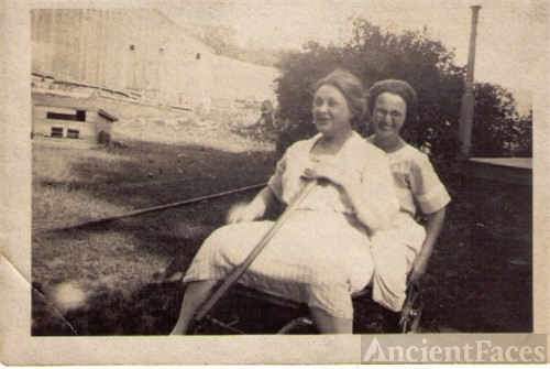 Daisy & Loretta Foy