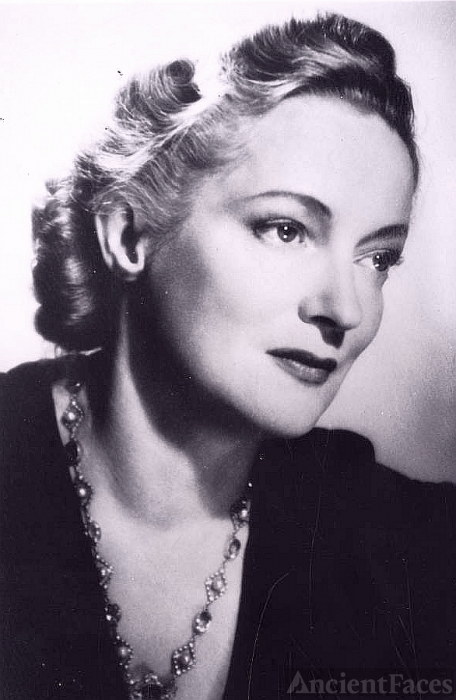 Peggy Wood