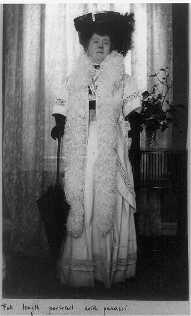 [Frances Hodgson Burnett, full-length portrait, standing,...