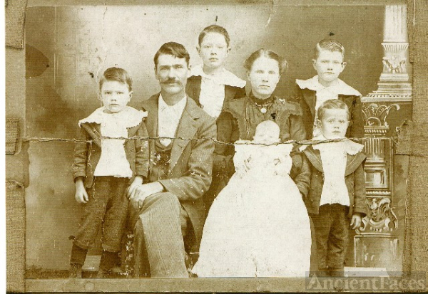 Thomas J. & Lucy (Green) Harvell Family