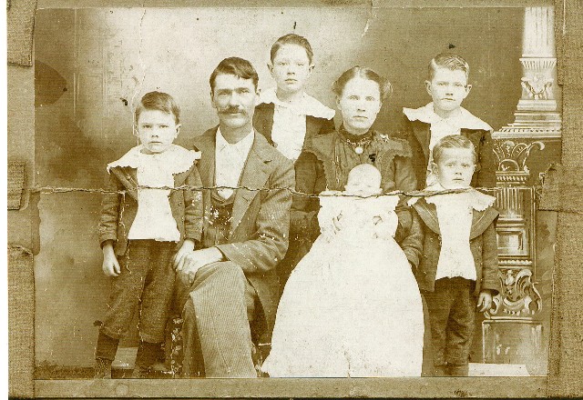 Thomas J. & Lucy (Green) Harvell Family