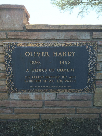 Oliver Hardy - Gravestone.