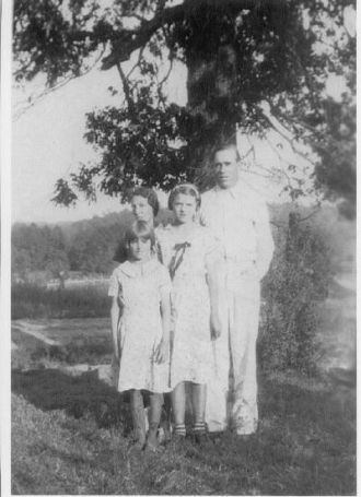 Horace Rufus Condley with daughters AR
