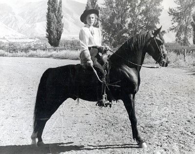 Bar Dee Tripp Peart Hess on her horse Raven