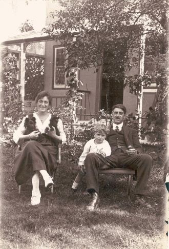 Philip&Trixie (Alice) Dickins, Isleworth UK 1920